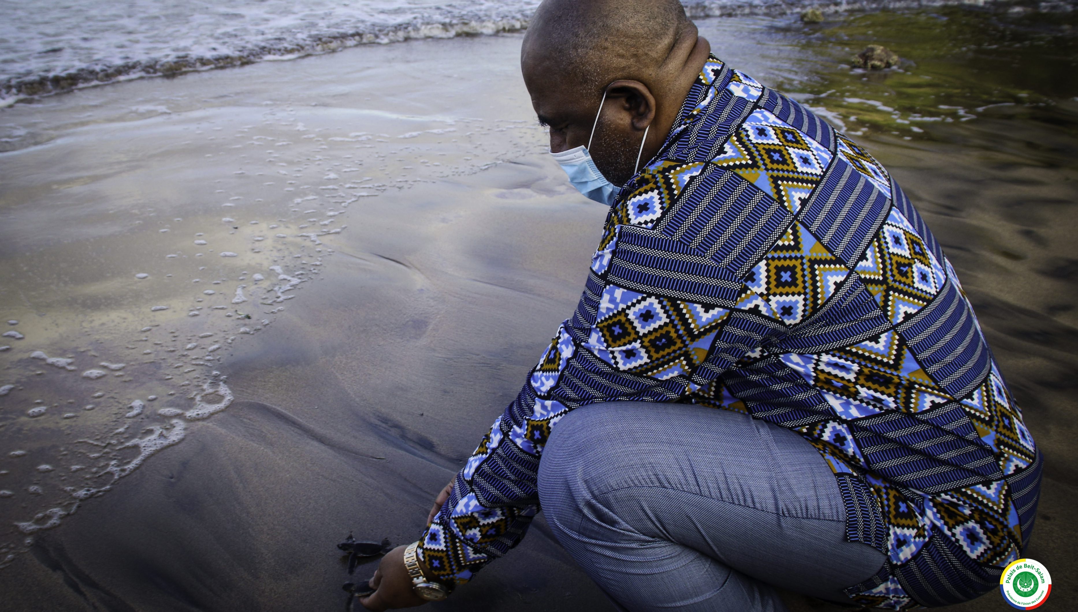 Le Président à la rencontre des bénévoles oeuvrant pour la protection de l'environnement et de la biodiversité.